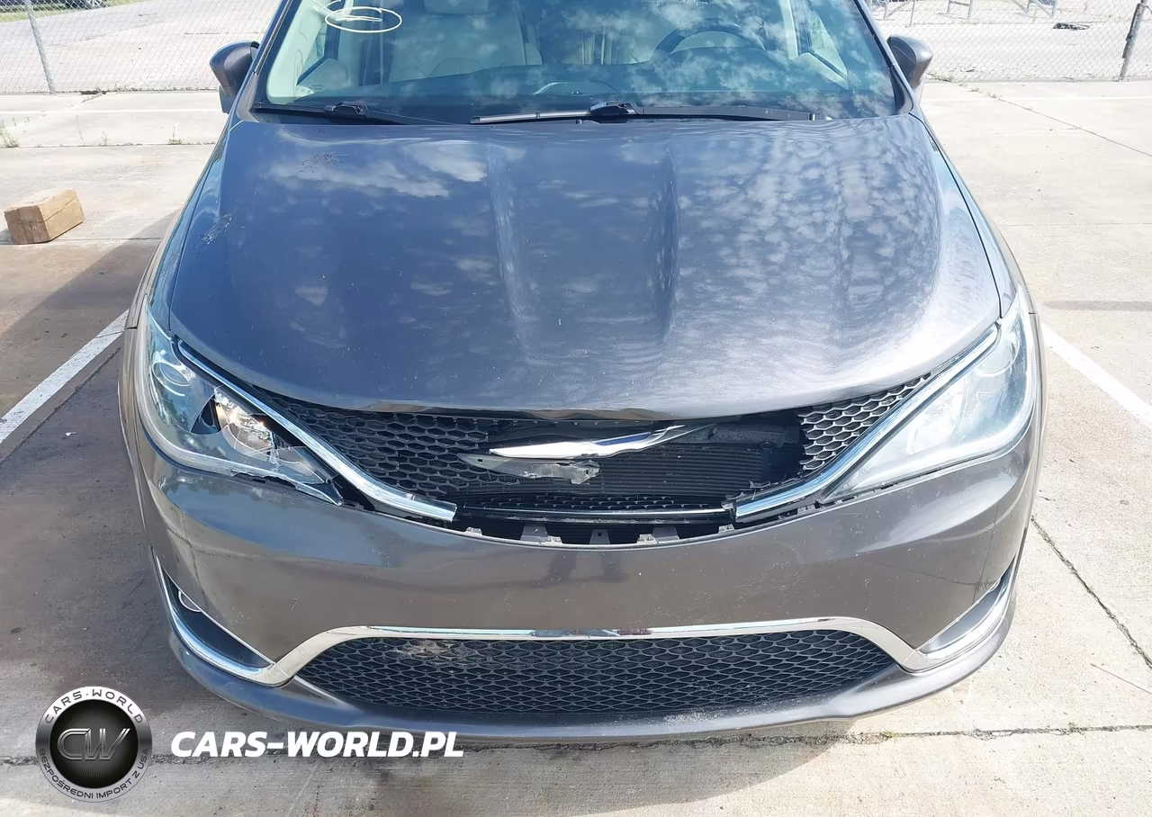 2017 Chrysler Pacifica Touring-L Plus VIN:2C4RC1EG1HR577311 - 6