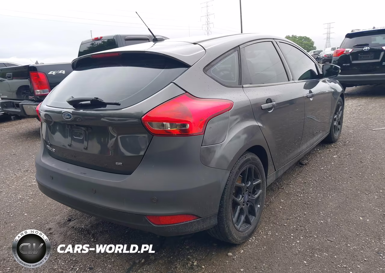 2016 Ford Focus Se VIN:1FADP3K28GL332909 - 4