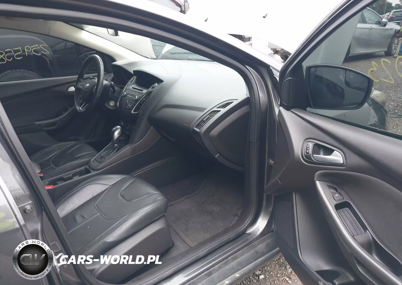 2016 Ford Focus Se VIN:1FADP3K28GL332909 - 5
