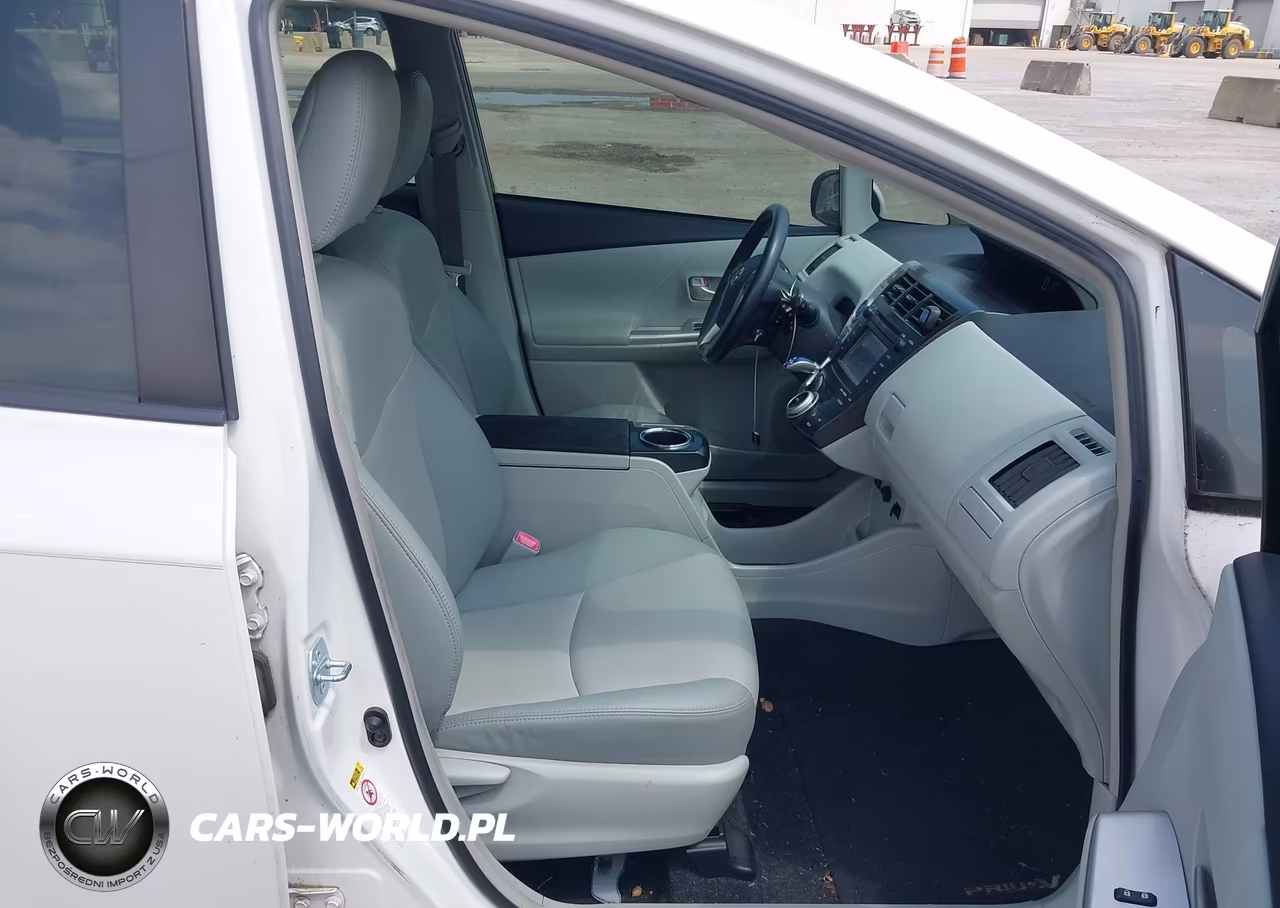 2014 Toyota Prius V Five VIN:JTDZN3EU3E3327830 - 5