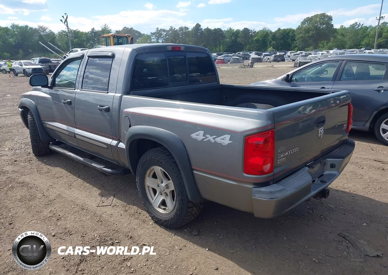 2005 Dodge Dakota Laramie VIN:1D7HW58N85S131631 - 3