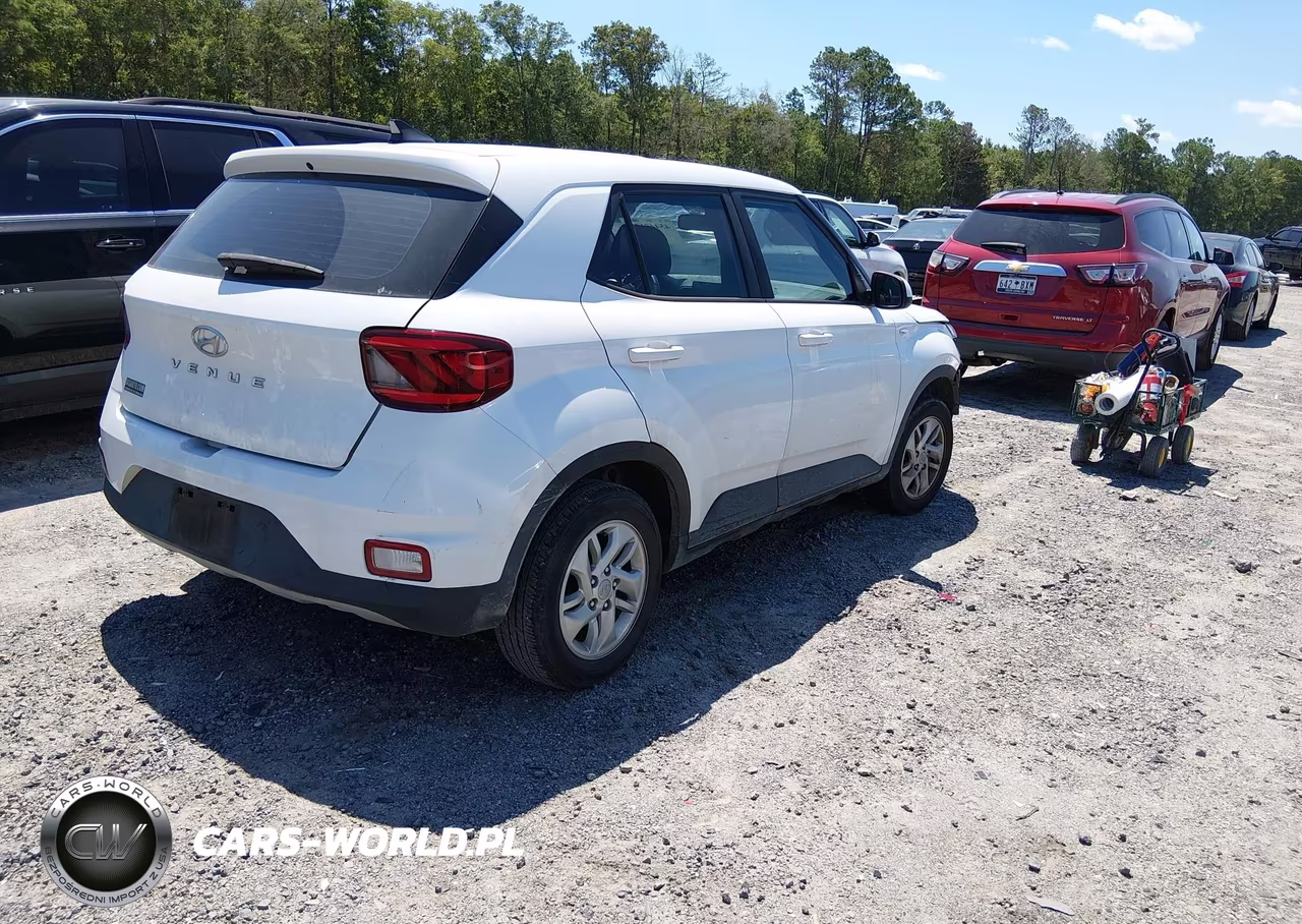 2021 Hyundai Venue Se VIN:KMHRB8A38MU114735 - 4