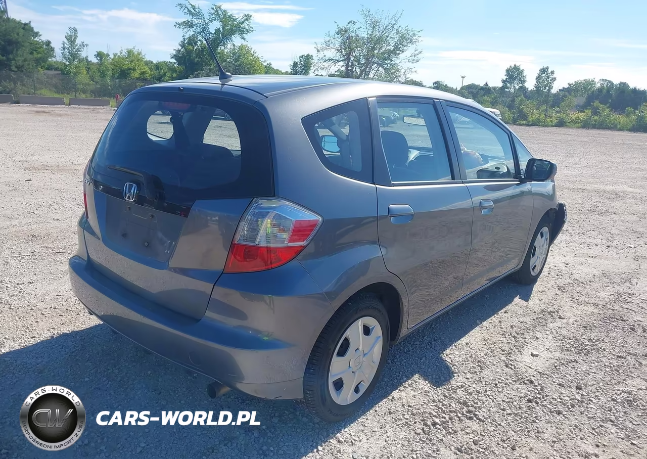 2013 Honda Fit VIN:JHMGE8H33DC069491 - 4