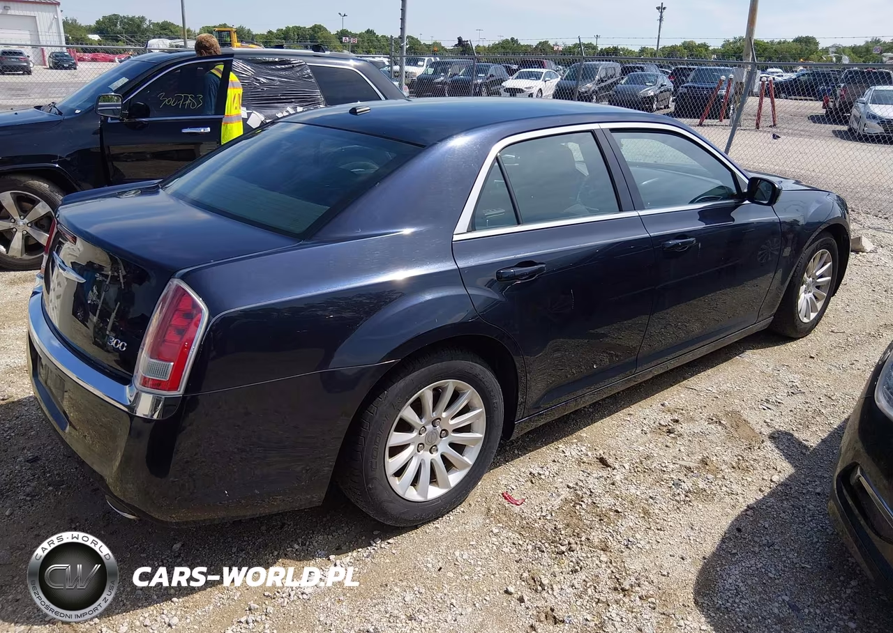 2012 Chrysler 300 VIN:2C3CCAAG7CH312052 - 4