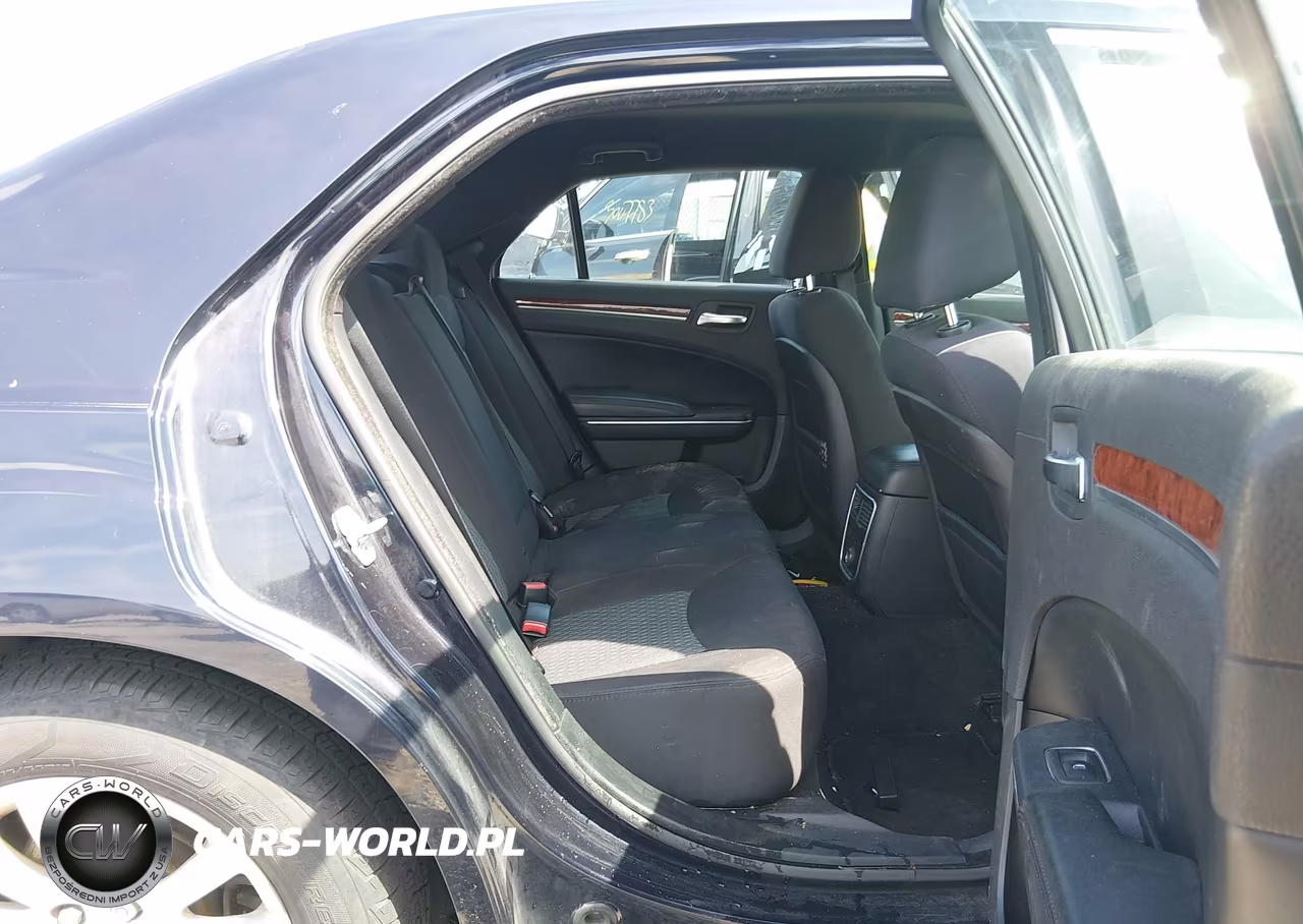 2012 Chrysler 300 VIN:2C3CCAAG7CH312052 - 8