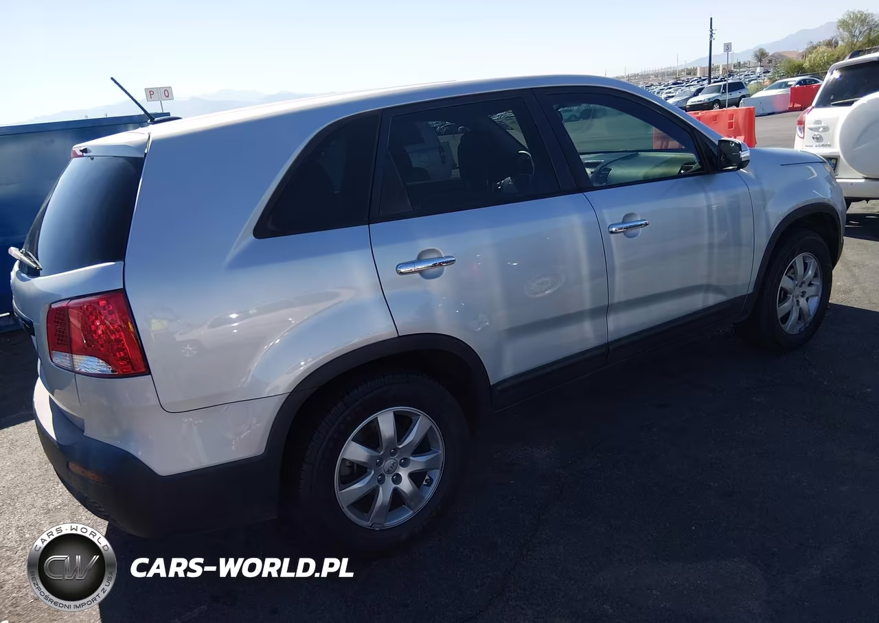 2013 Kia Sorento Lx VIN:5XYKT3A18DG380861 - 4