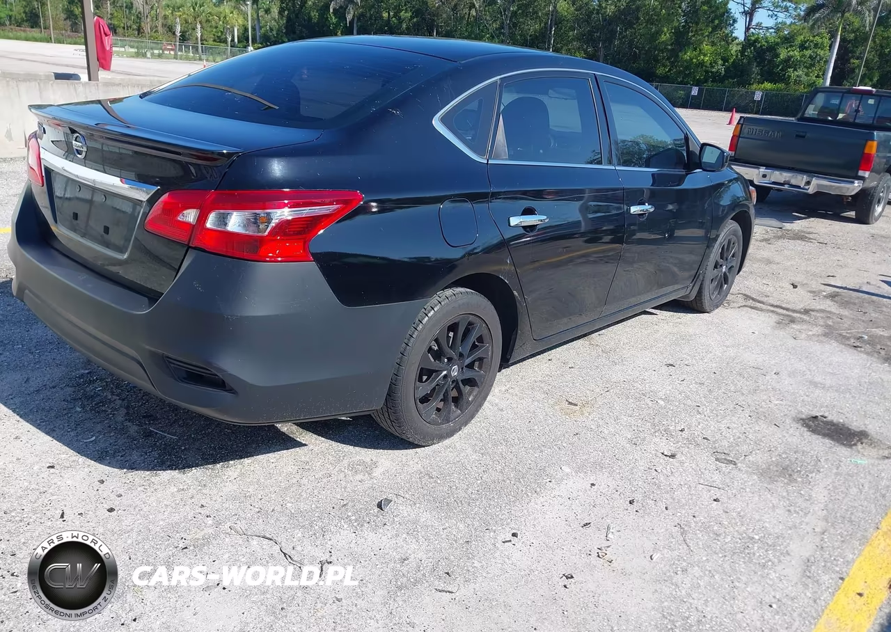 2018 Nissan Sentra S VIN:3N1AB7APXJY318558 - 4