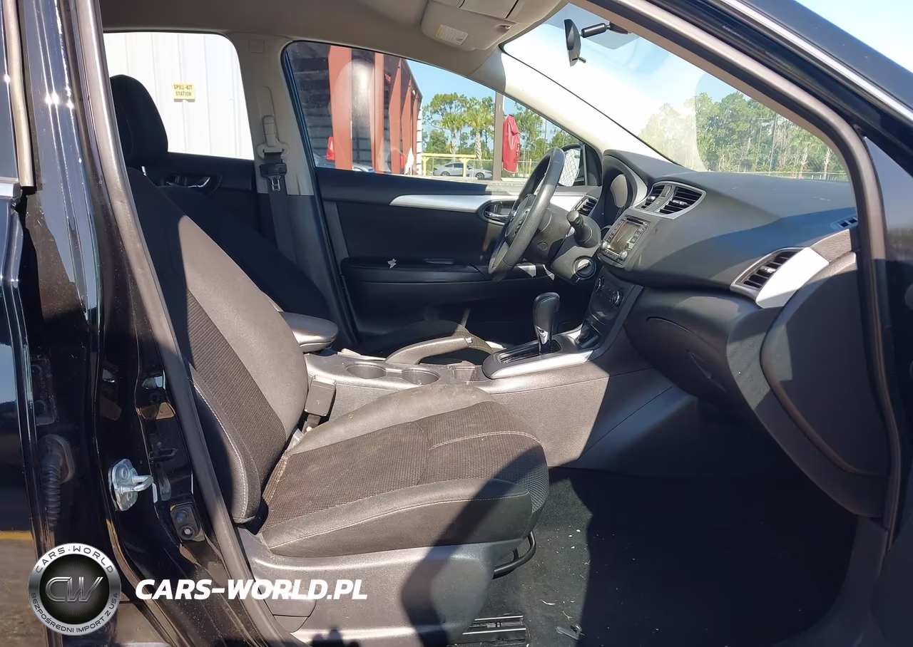 2018 Nissan Sentra S VIN:3N1AB7APXJY318558 - 5