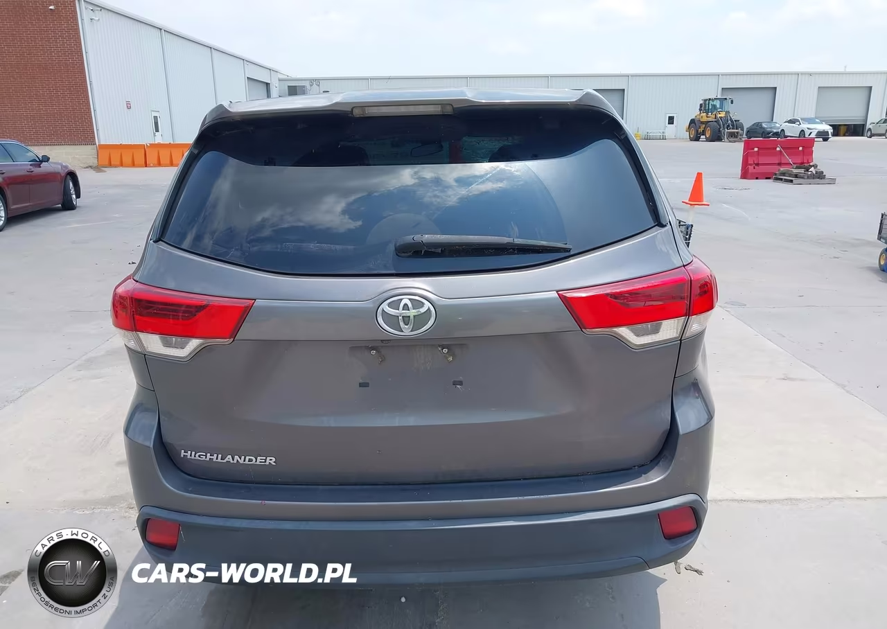 2018 Toyota Highlander Le VIN:5TDZARFH4JS035998 - 16