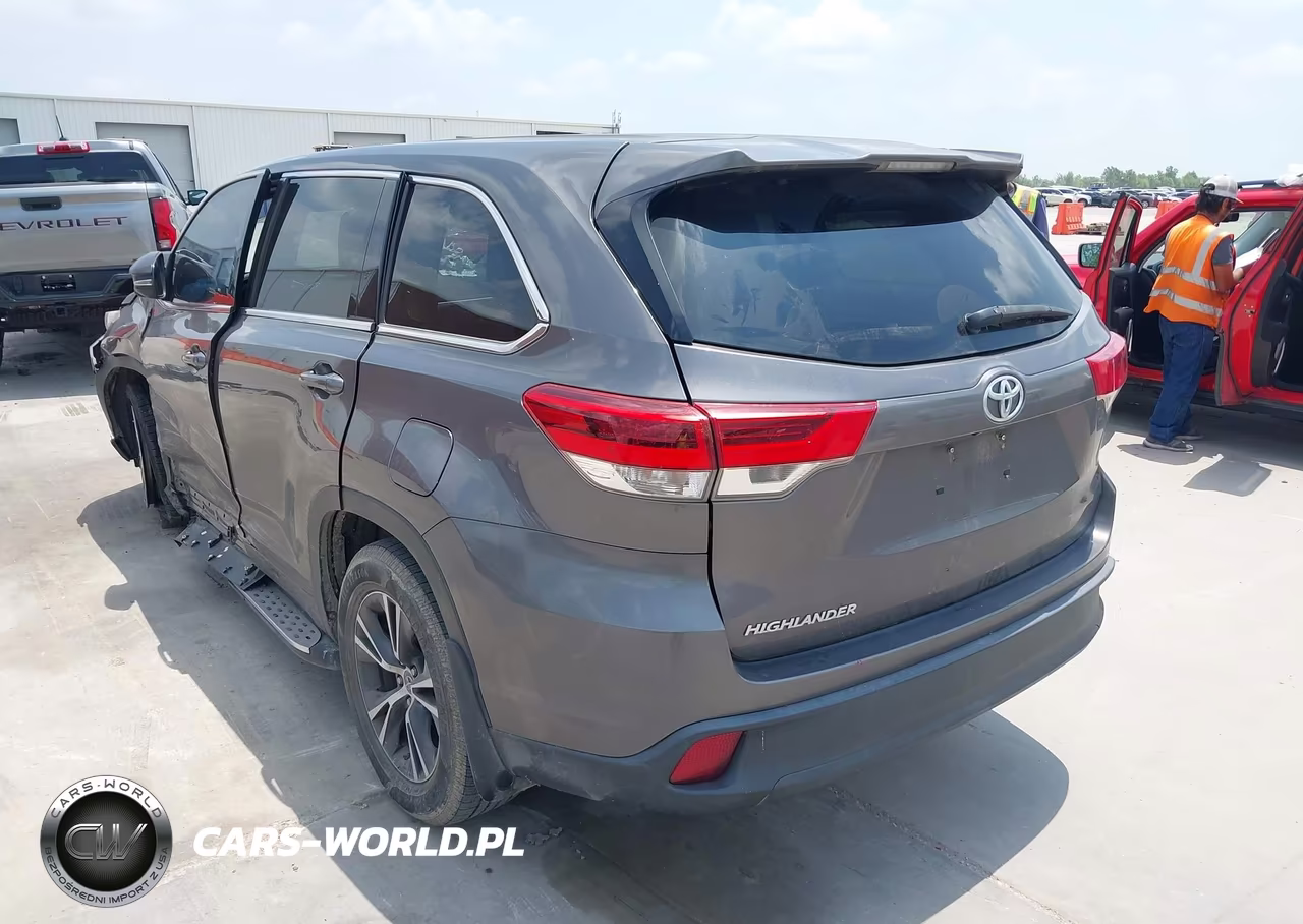 2018 Toyota Highlander Le VIN:5TDZARFH4JS035998 - 3