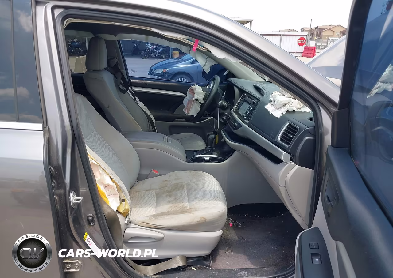 2018 Toyota Highlander Le VIN:5TDZARFH4JS035998 - 5