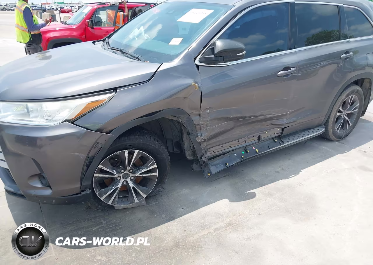 2018 Toyota Highlander Le VIN:5TDZARFH4JS035998 - 6
