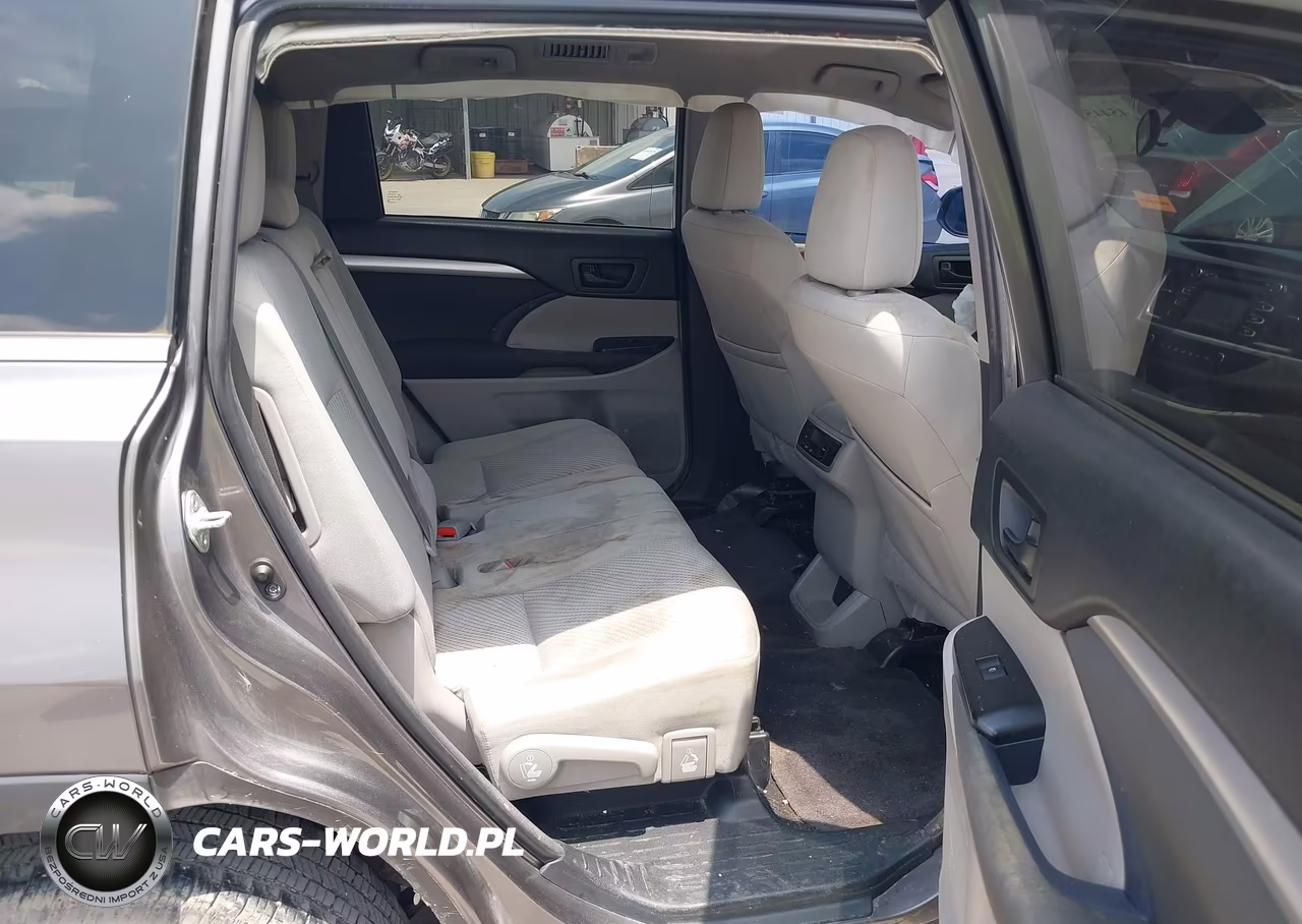 2018 Toyota Highlander Le VIN:5TDZARFH4JS035998 - 8