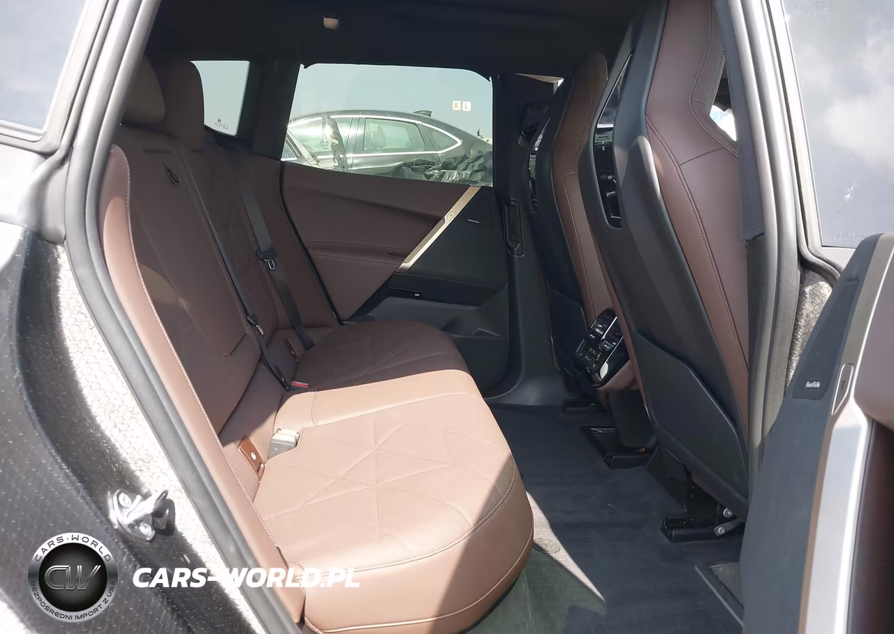 2024 BMW Ix xDrive50 VIN:WB523CF09RCR60322 - 8