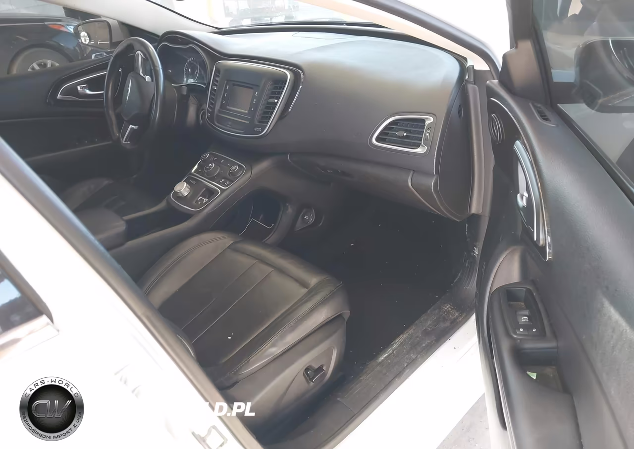 2015 Chrysler 200 C VIN:1C3CCCCBXFN544993 - 5