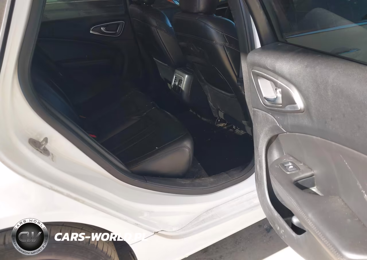 2015 Chrysler 200 C VIN:1C3CCCCBXFN544993 - 8