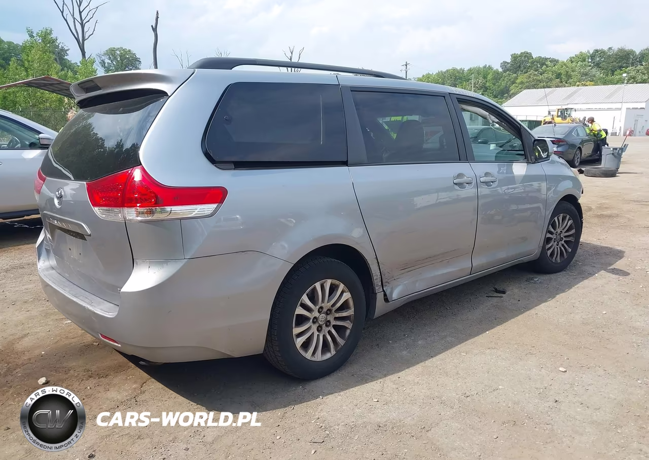 2011 Toyota Sienna Xle V6 VIN:5TDYK3DC0BS106631 - 4