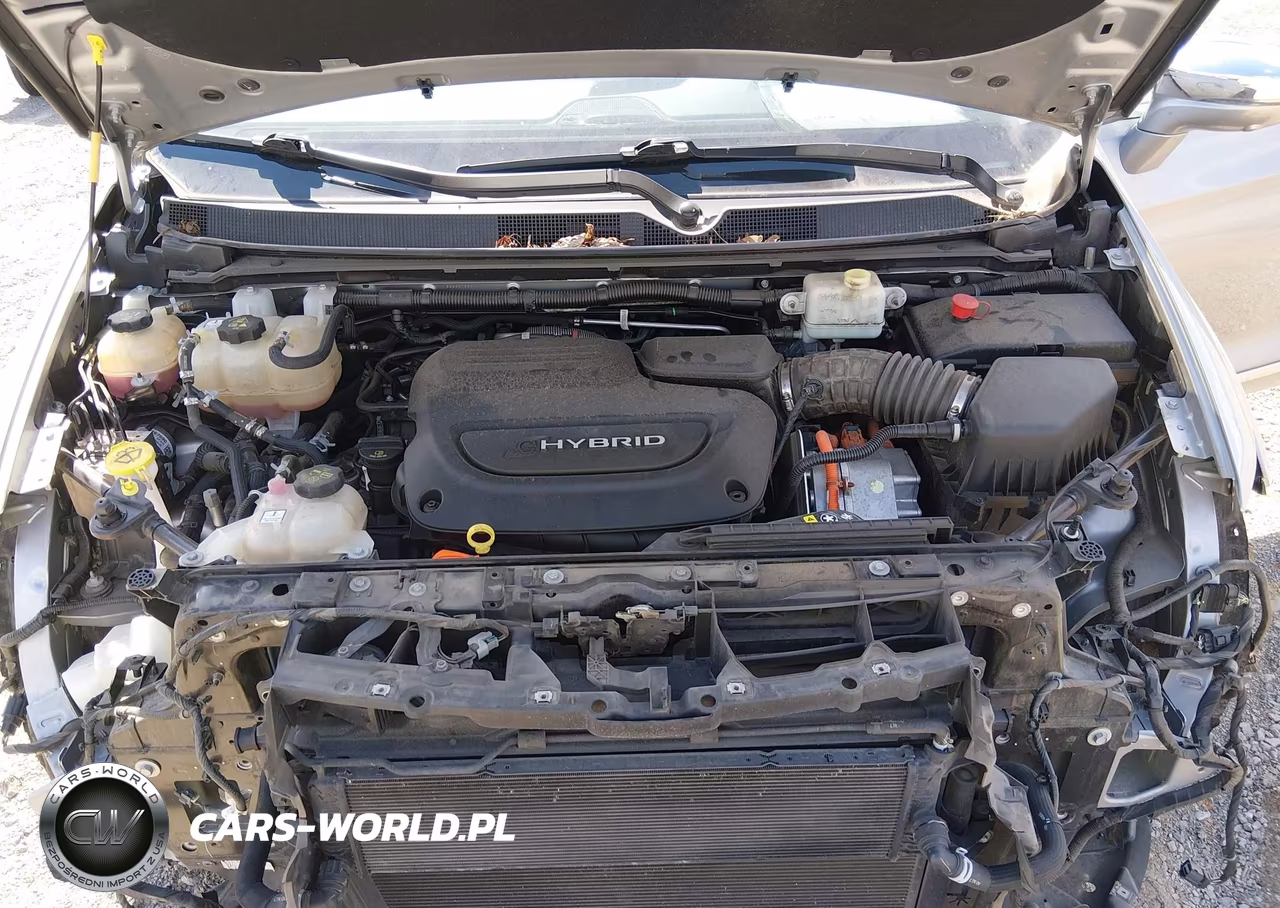 2018 Chrysler Pacifica Hybrid Limited VIN:2C4RC1N72JR105513 - 10
