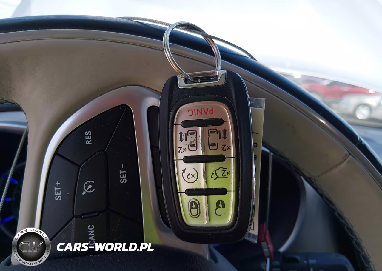 2018 Chrysler Pacifica Hybrid Limited VIN:2C4RC1N72JR105513 - 11