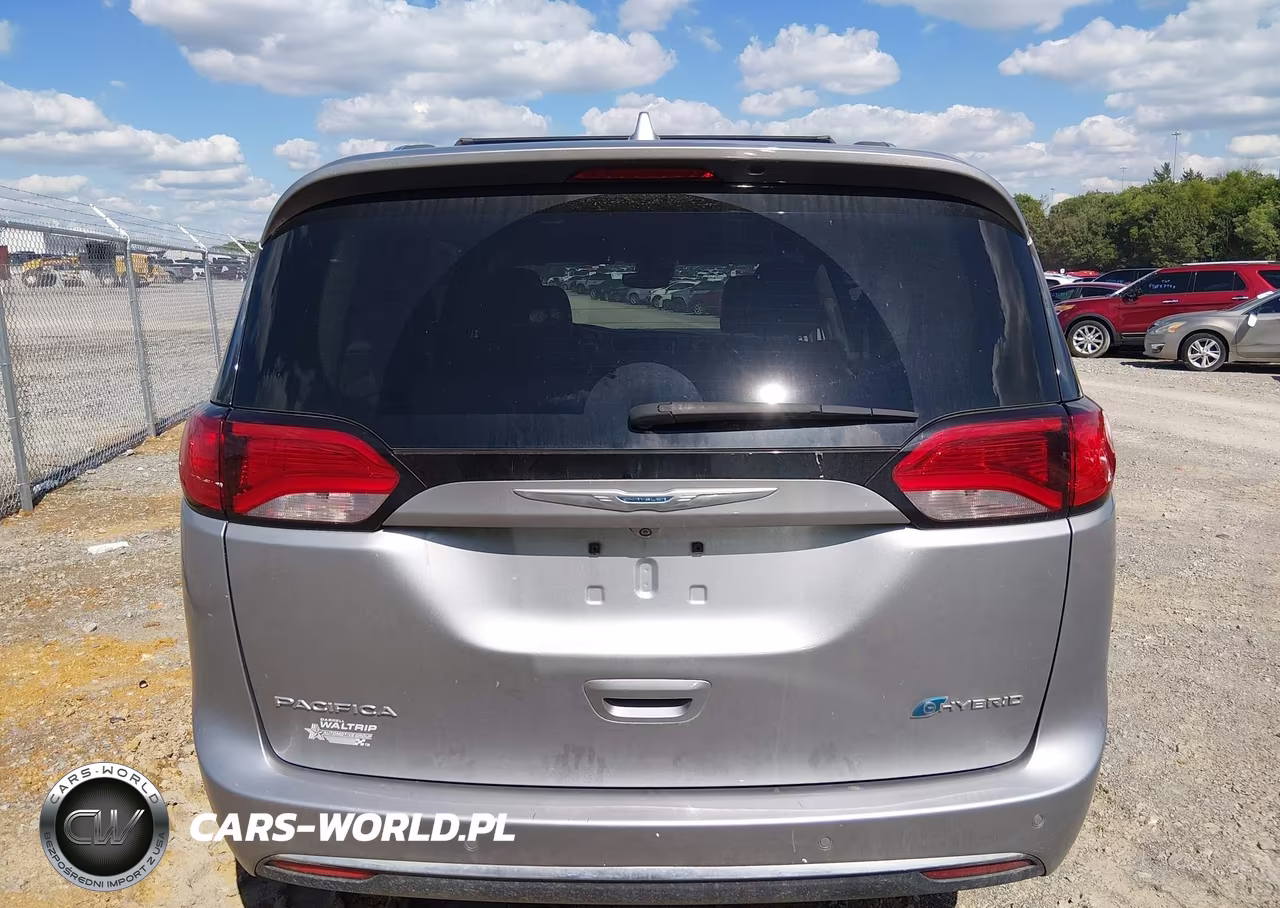 2018 Chrysler Pacifica Hybrid Limited VIN:2C4RC1N72JR105513 - 16