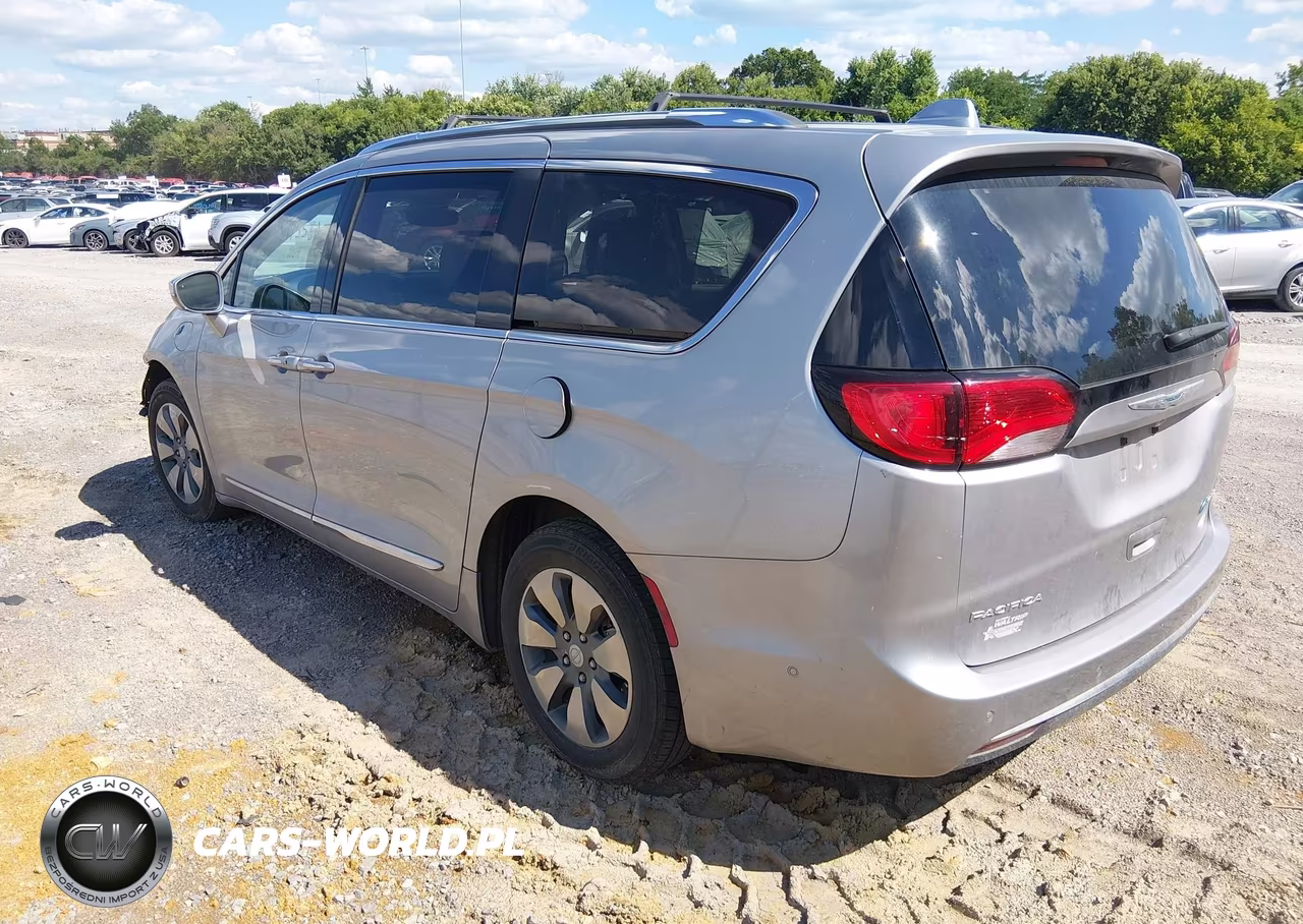 2018 Chrysler Pacifica Hybrid Limited VIN:2C4RC1N72JR105513 - 3