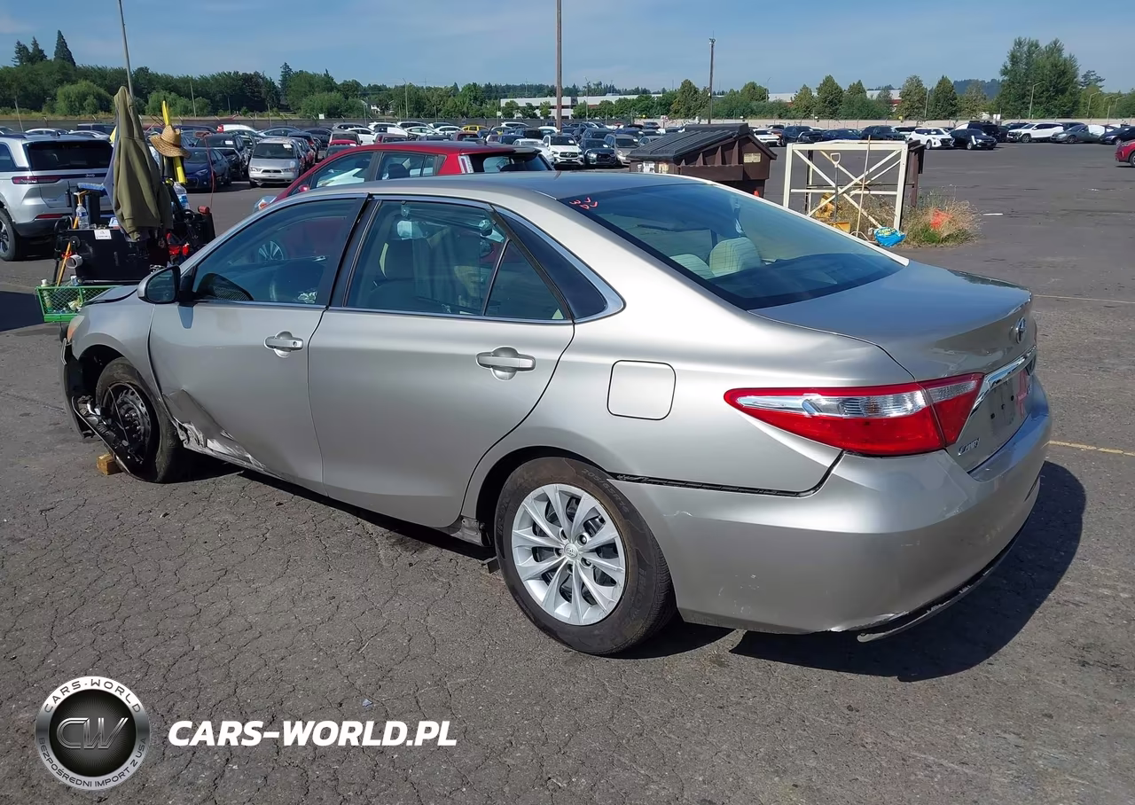 2015 Toyota Camry Le VIN:4T4BF1FK3FR474288 - 3