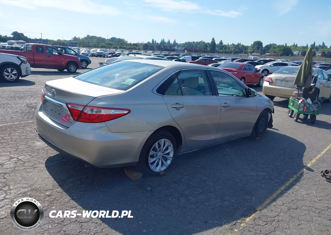 2015 Toyota Camry Le VIN:4T4BF1FK3FR474288 - 4