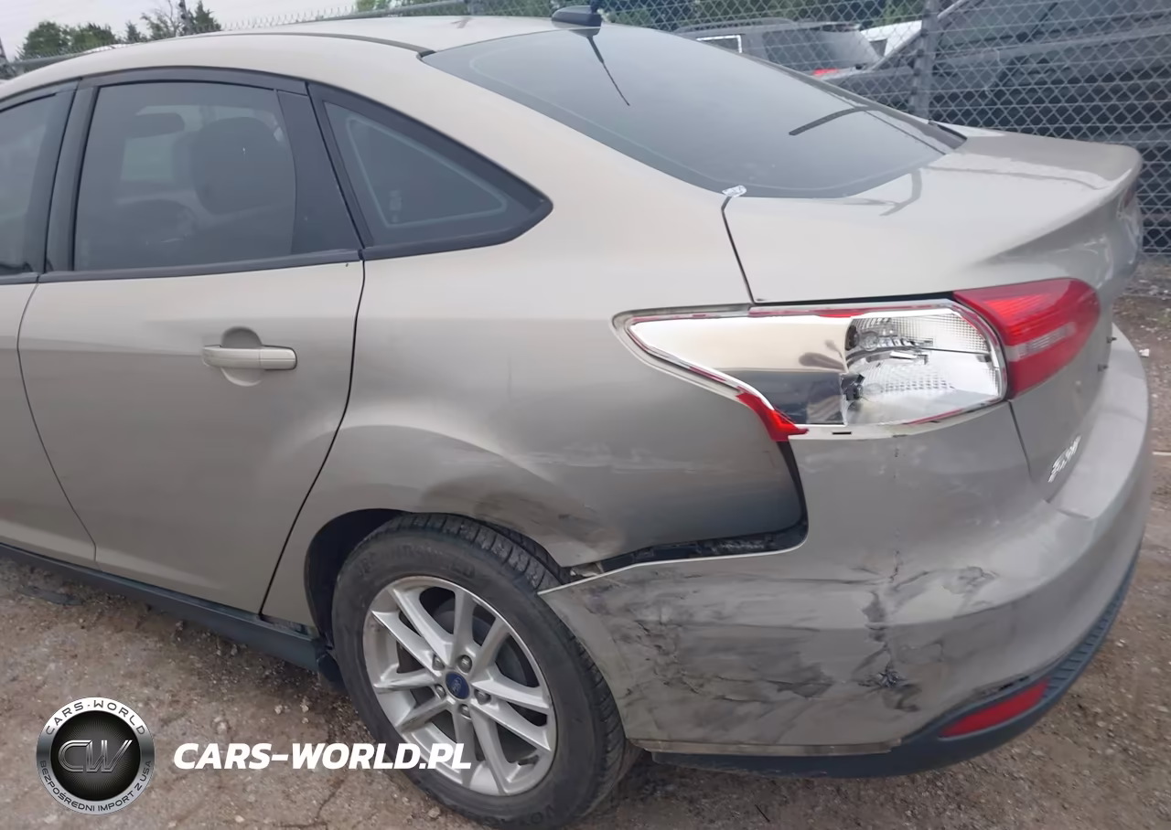 2016 Ford Focus Se VIN:1FADP3F29GL352869 - 6