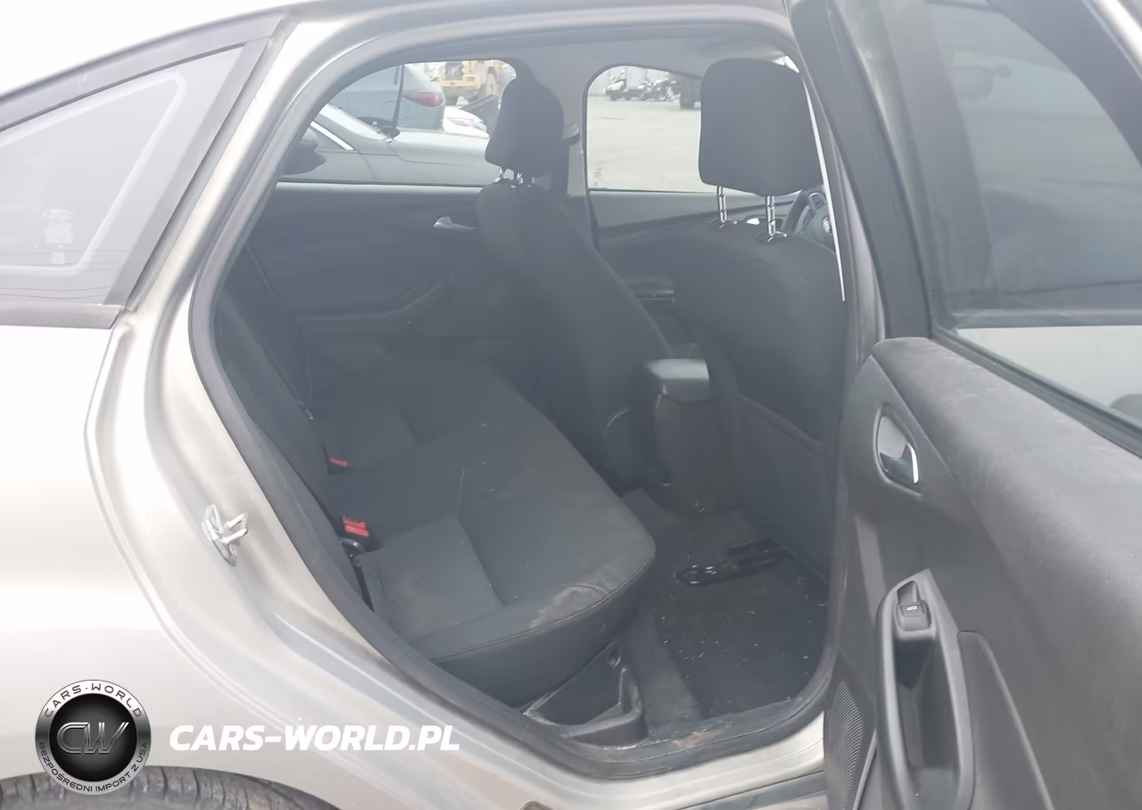 2016 Ford Focus Se VIN:1FADP3F29GL352869 - 8