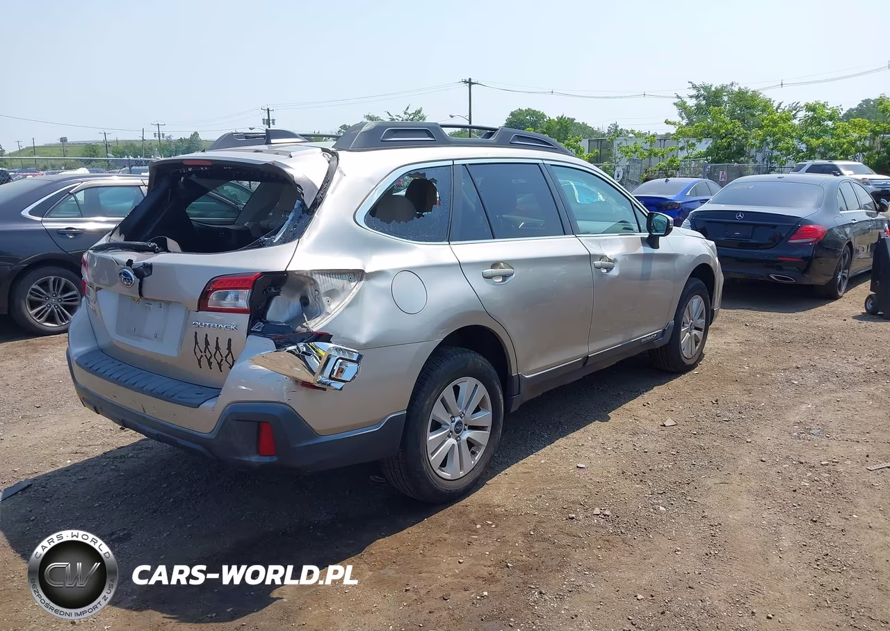 2019 Subaru Outback 2.5I Premium VIN:4S4BSAFC8K3384133 - 4