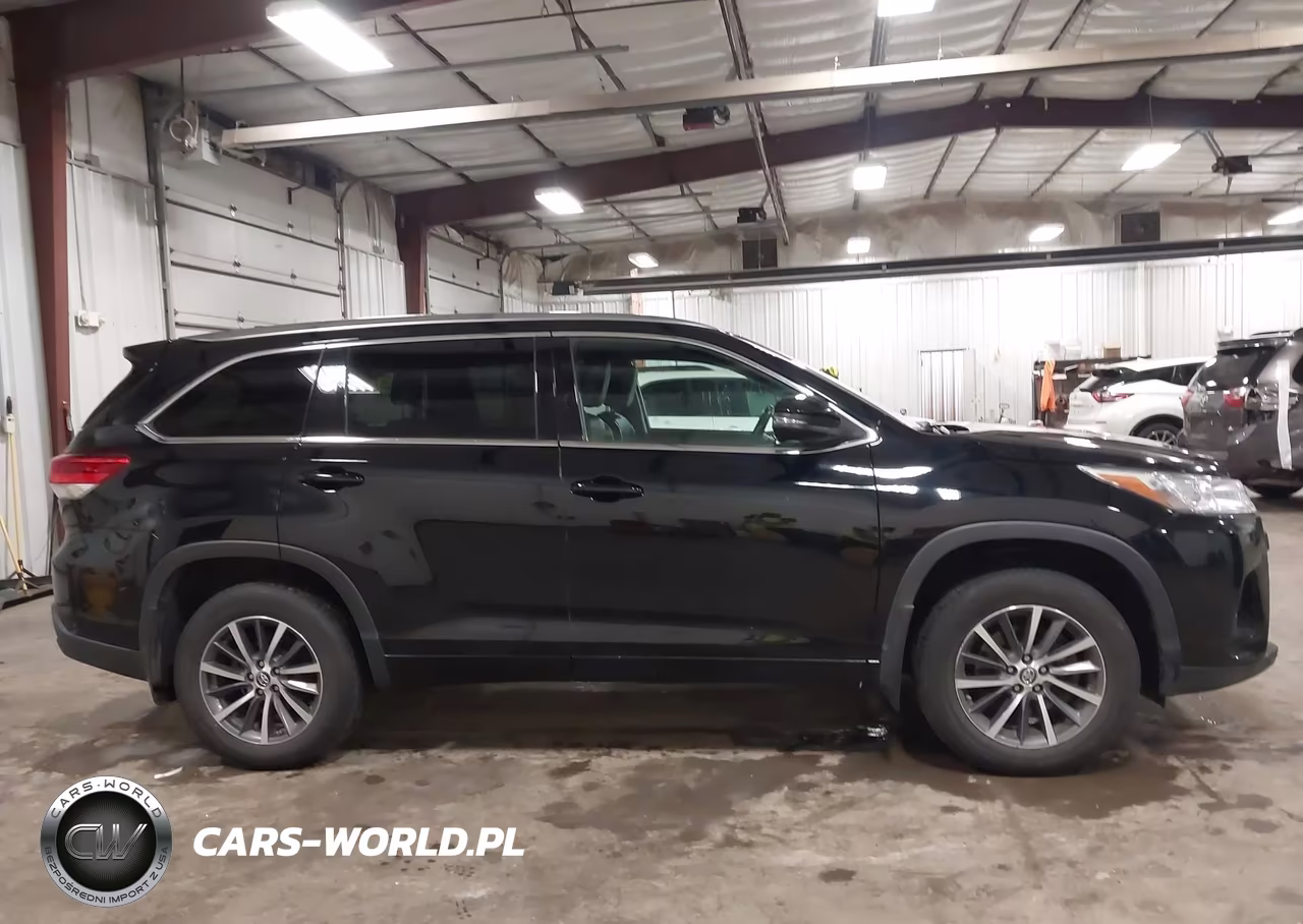 2018 Toyota Highlander Xle VIN:5TDJZRFH8JS523566 - 13