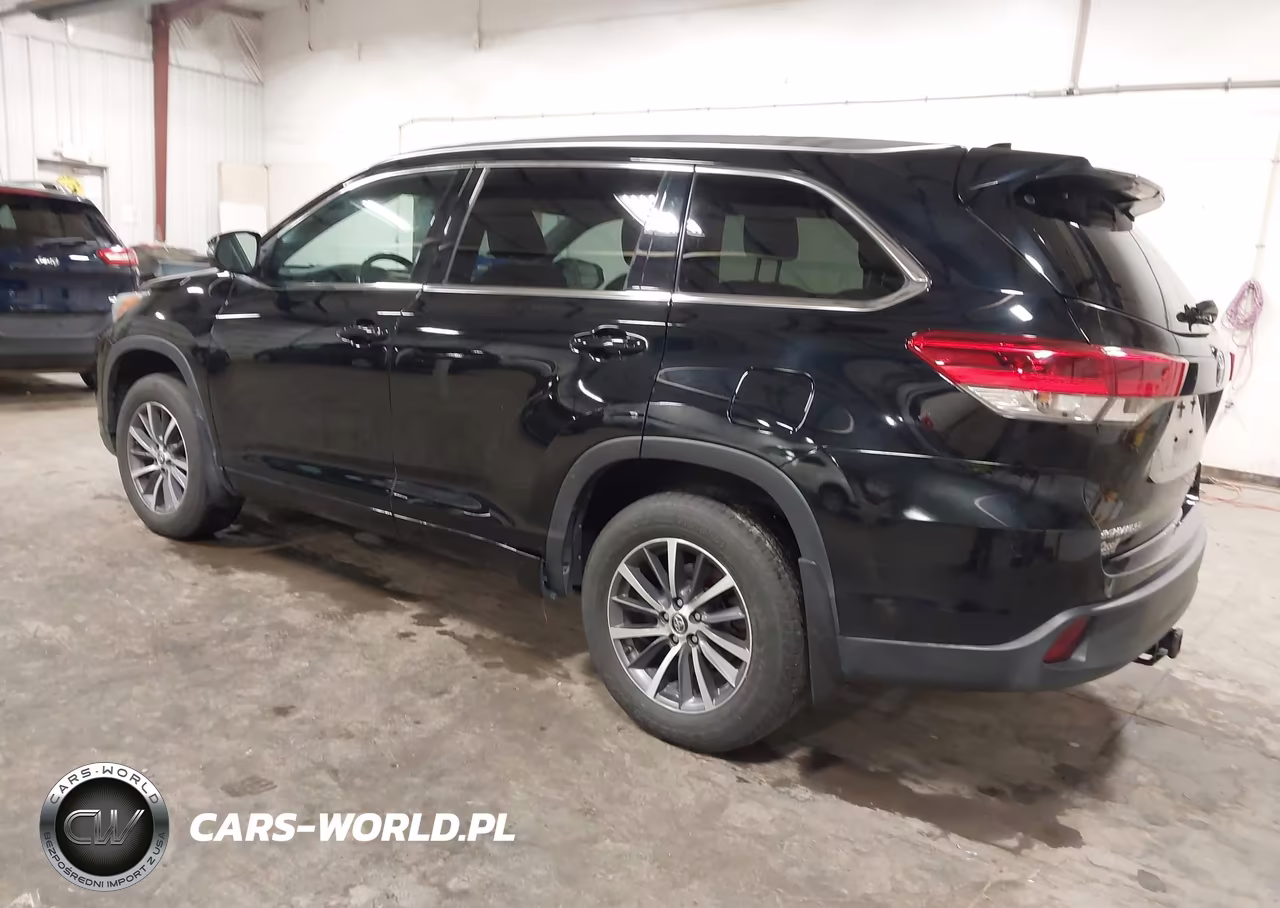 2018 Toyota Highlander Xle VIN:5TDJZRFH8JS523566 - 3