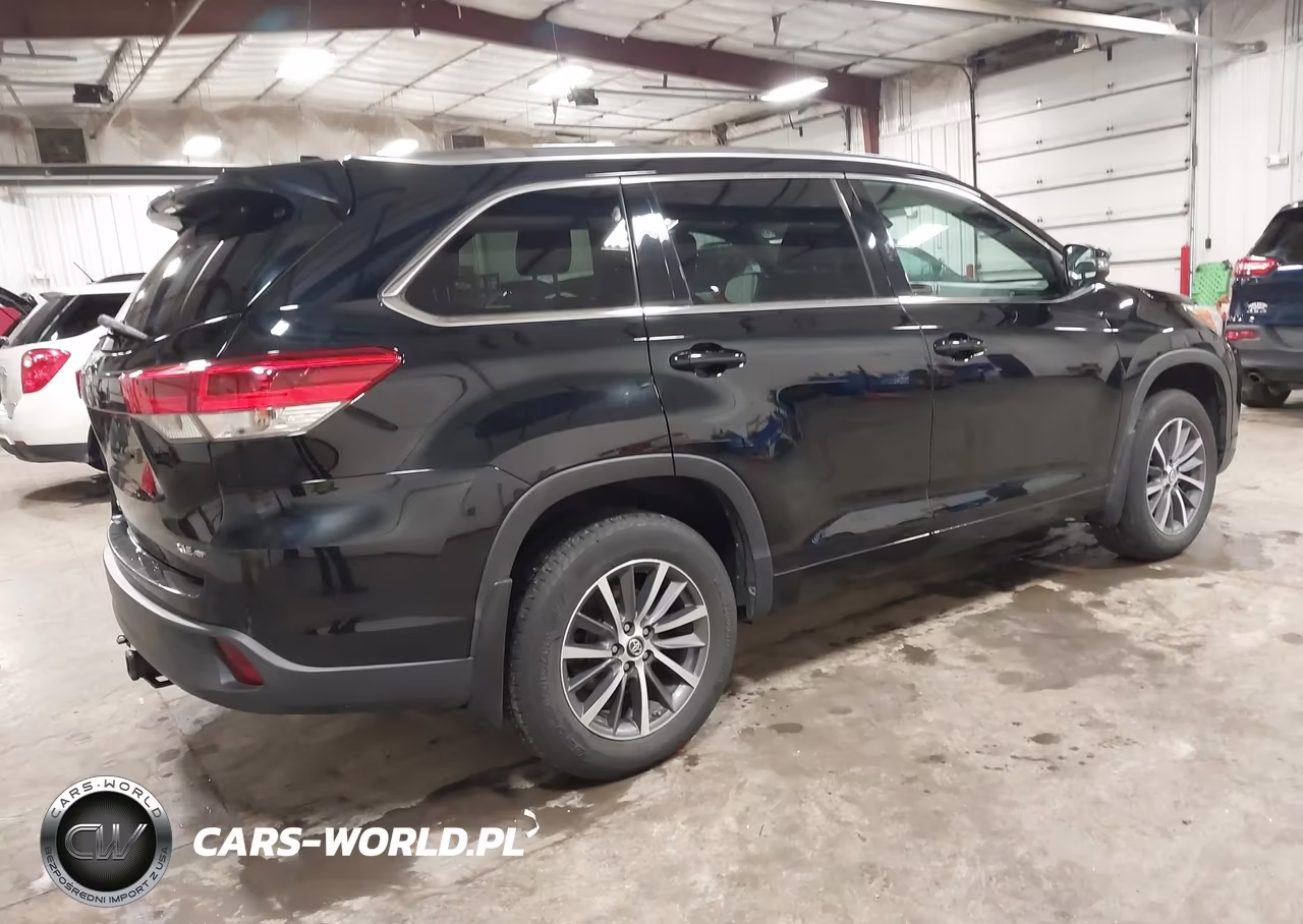2018 Toyota Highlander Xle VIN:5TDJZRFH8JS523566 - 4