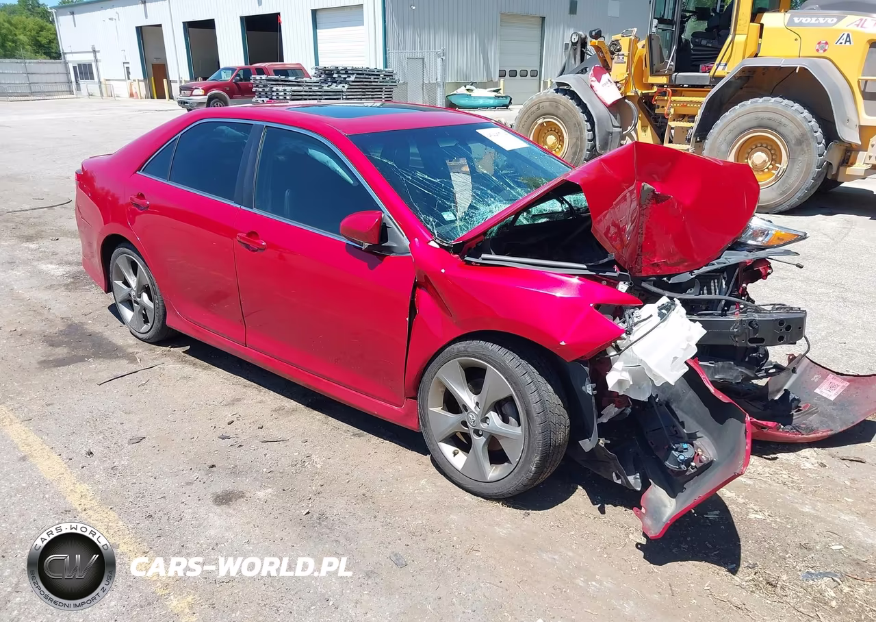 2014 Toyota Camry Se Sport – zdjęcie 1 z 16