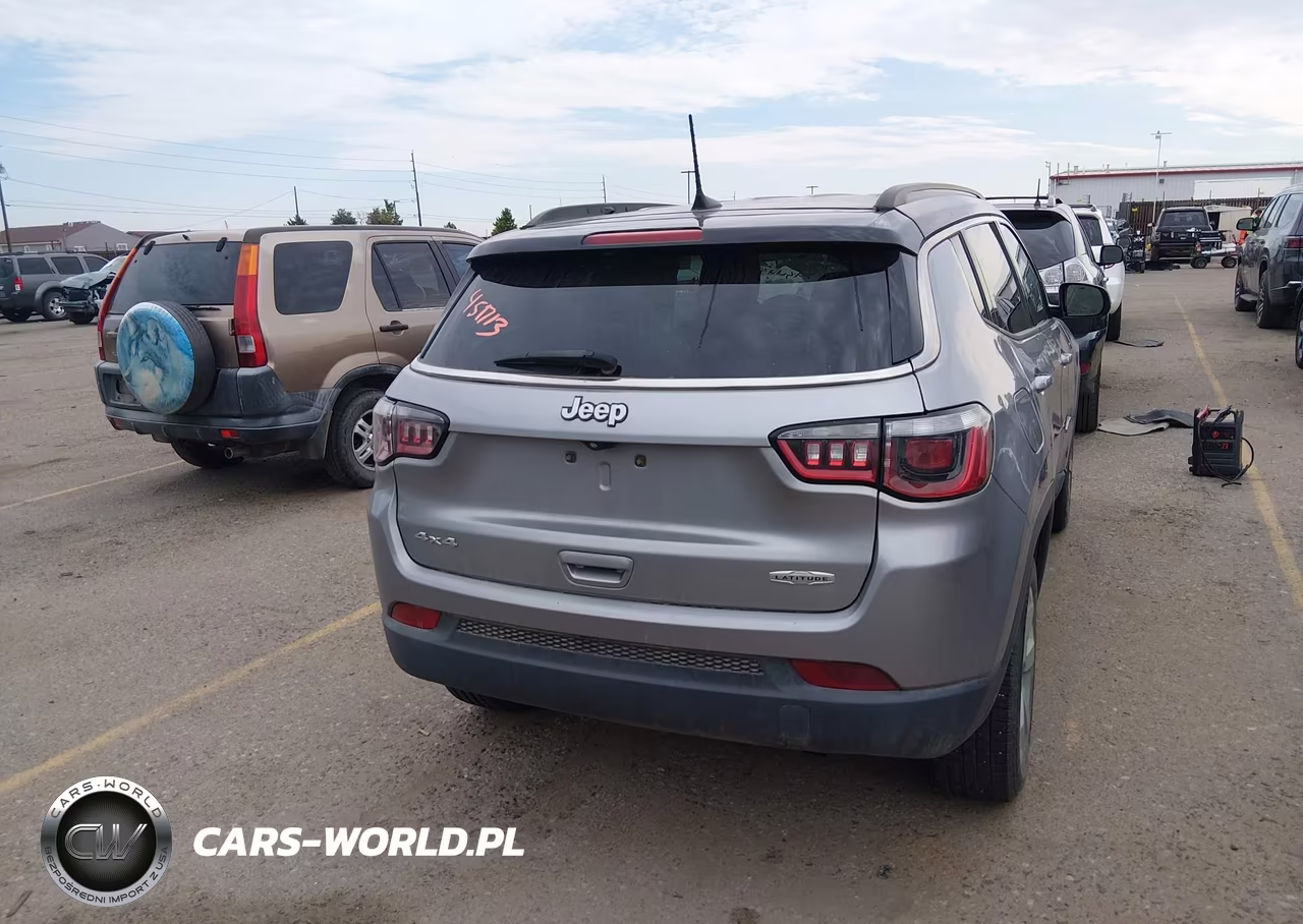 2018 Jeep Compass Latitude 4X4 VIN:3C4NJDBB2JT142279 - 16