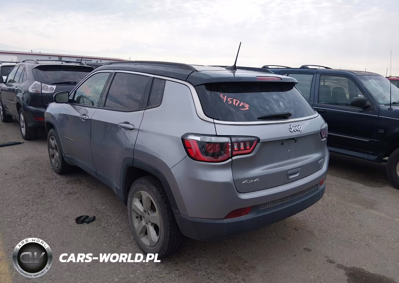 2018 Jeep Compass Latitude 4X4 VIN:3C4NJDBB2JT142279 - 3