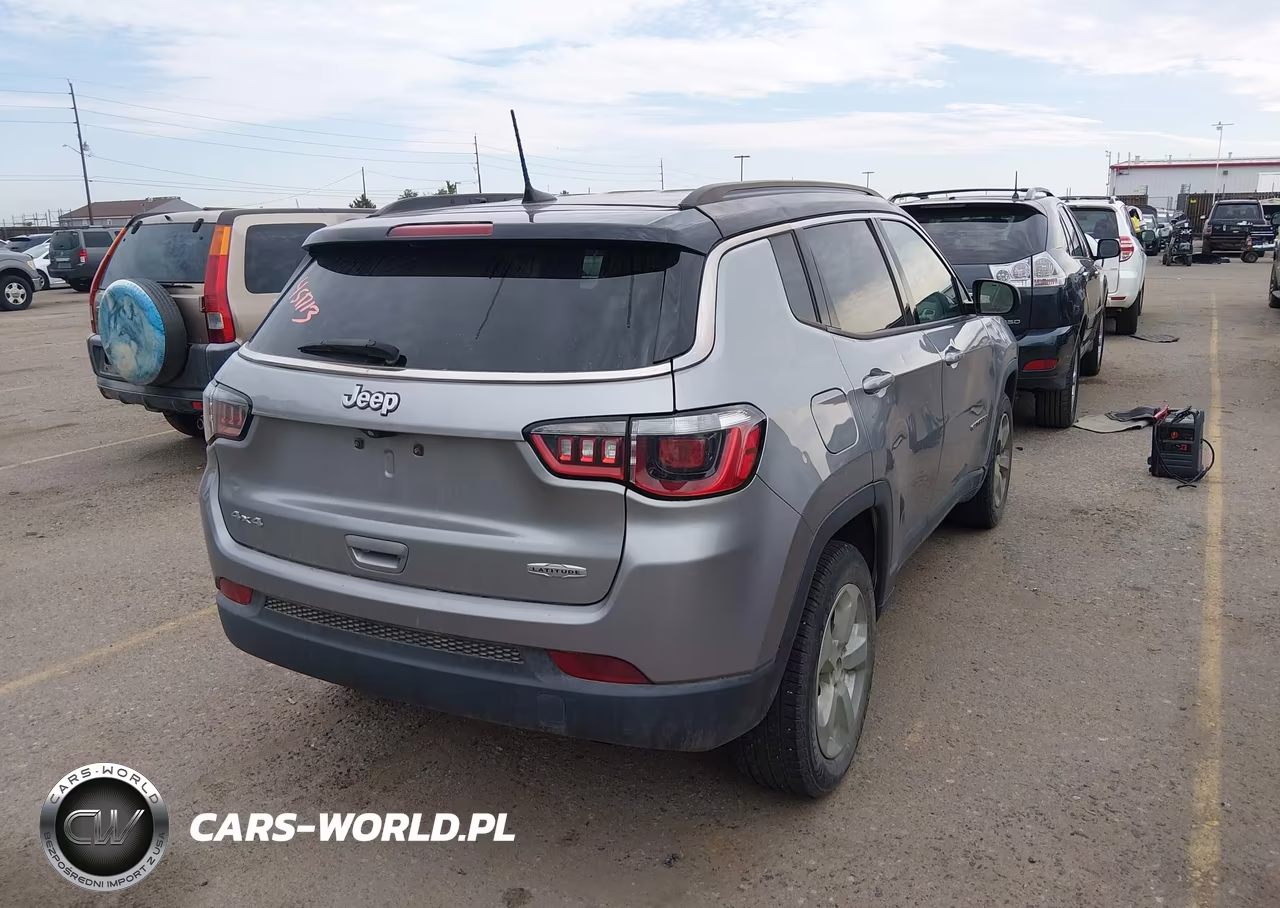 2018 Jeep Compass Latitude 4X4 VIN:3C4NJDBB2JT142279 - 4