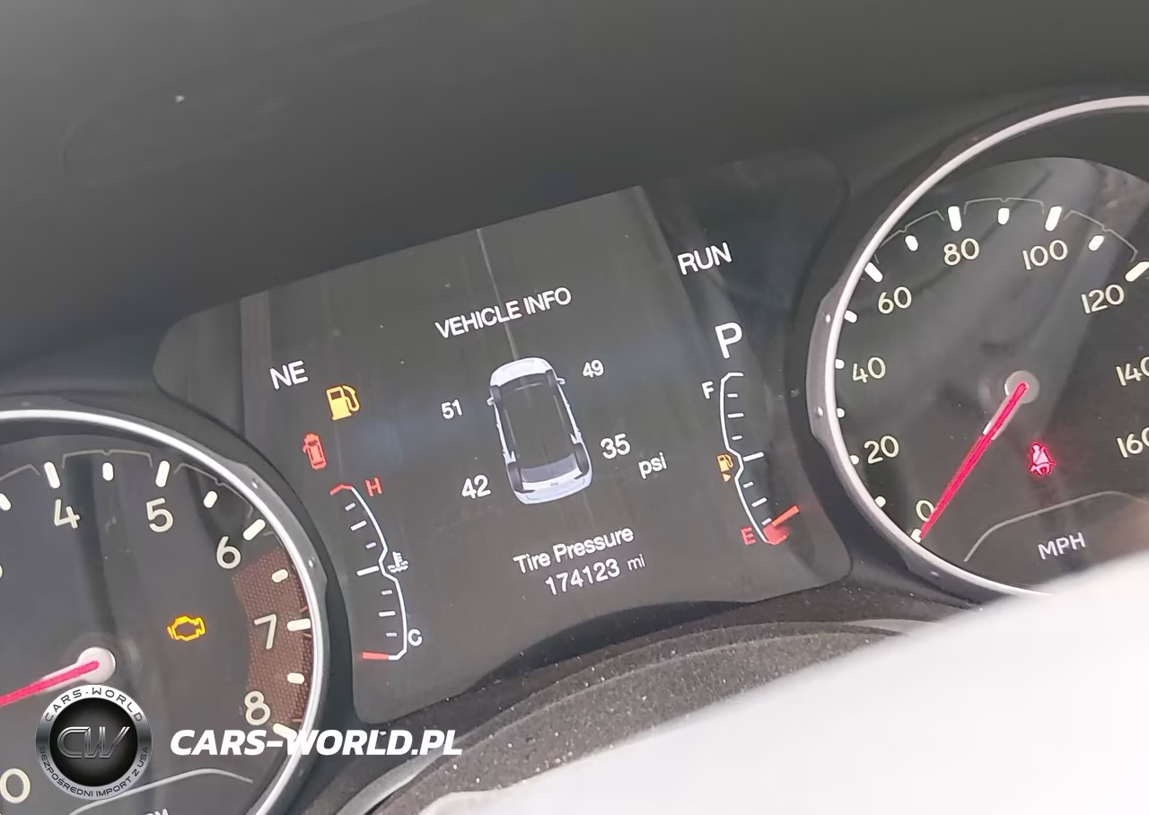 2018 Jeep Compass Latitude 4X4 VIN:3C4NJDBB2JT142279 - 7