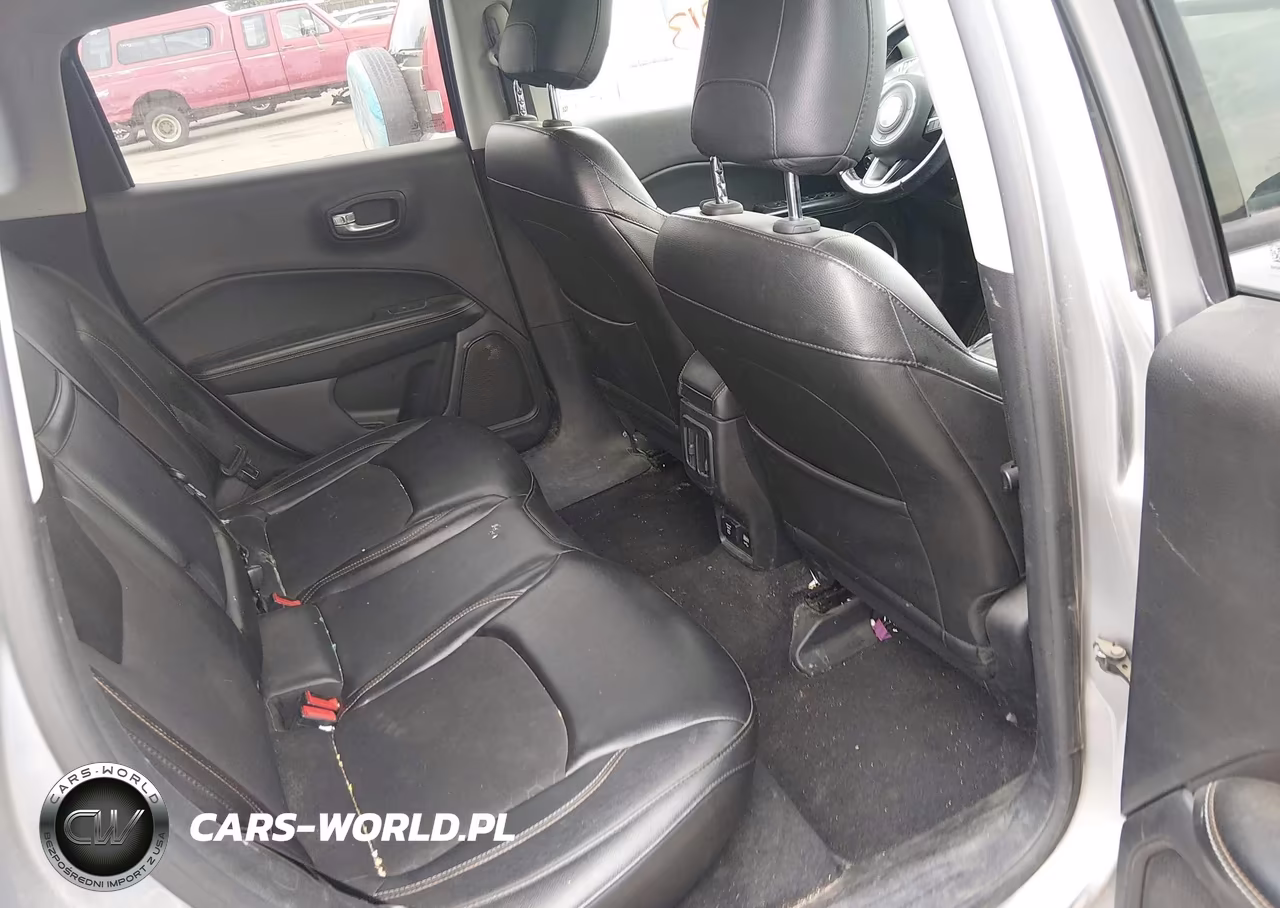 2018 Jeep Compass Latitude 4X4 VIN:3C4NJDBB2JT142279 - 8