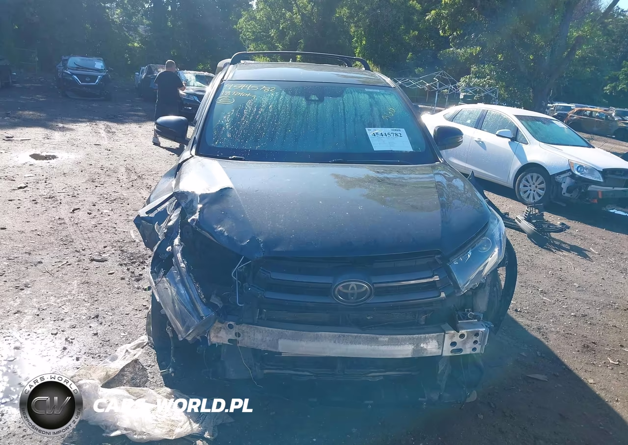 2018 Toyota Highlander Le VIN:5TDBZRFH4JS851426 - 12