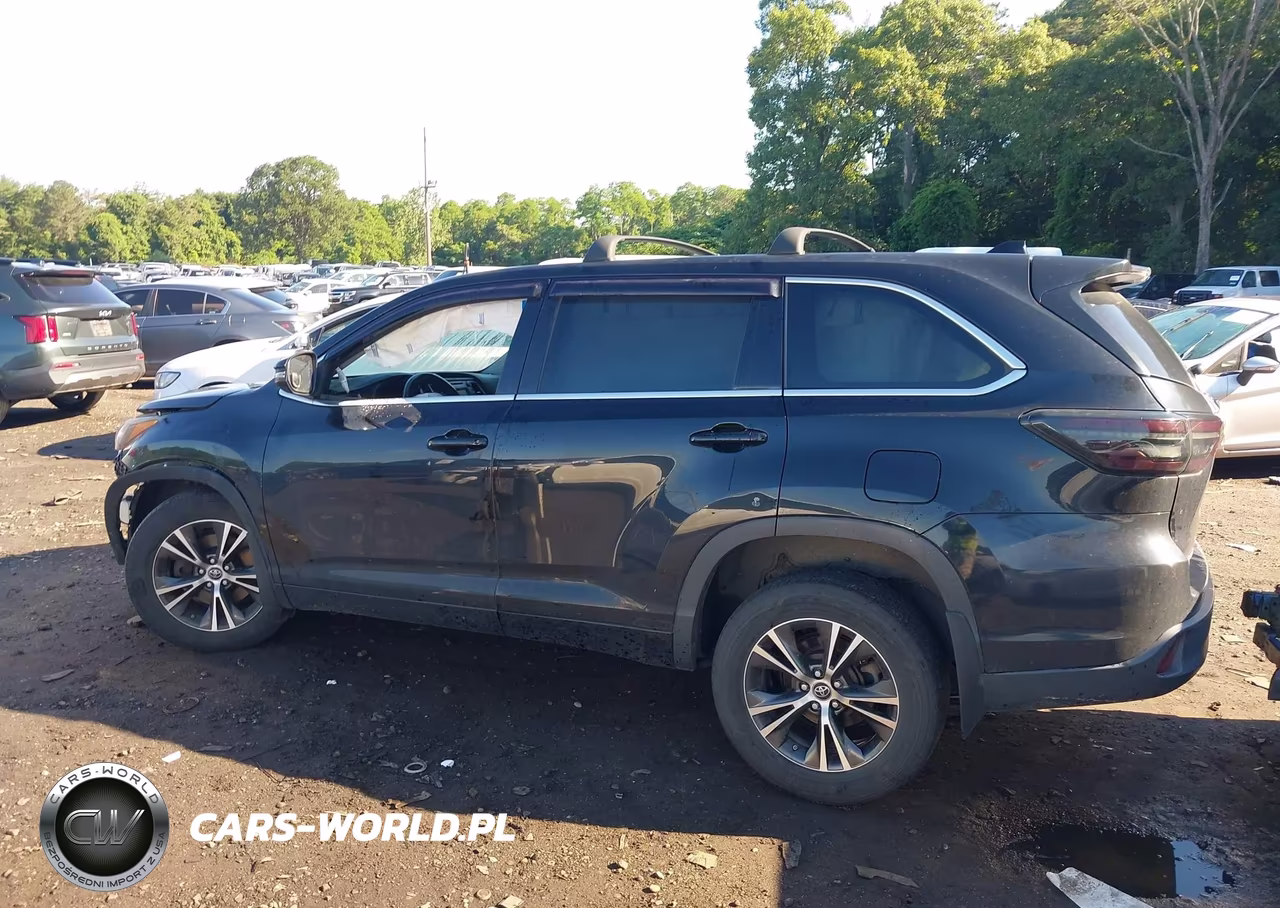 2018 Toyota Highlander Le VIN:5TDBZRFH4JS851426 - 14
