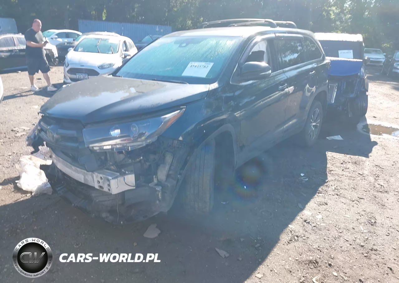 2018 Toyota Highlander Le VIN:5TDBZRFH4JS851426 - 2