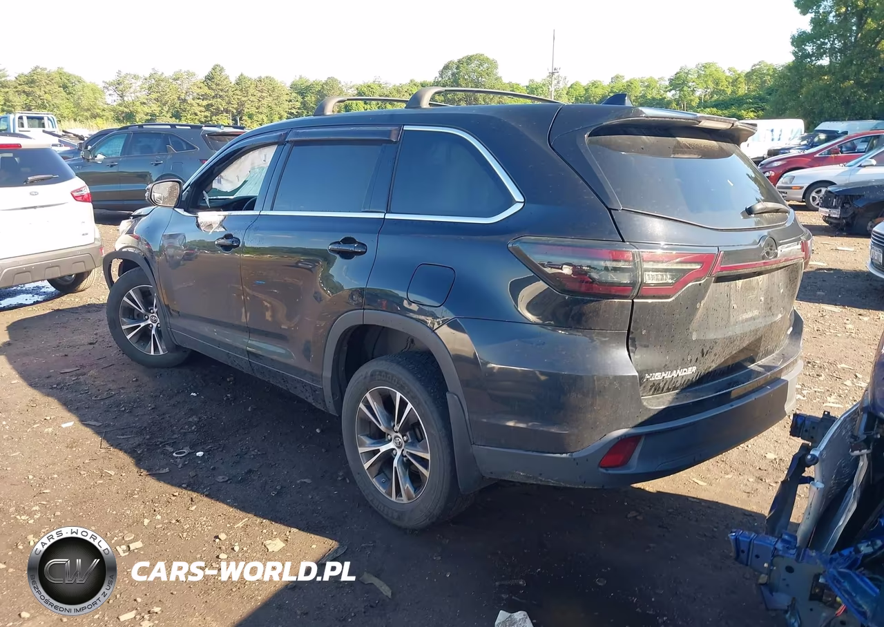 2018 Toyota Highlander Le VIN:5TDBZRFH4JS851426 - 3