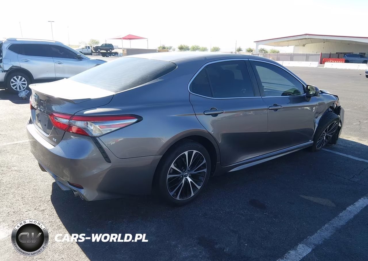 2018 Toyota Camry Se VIN:4T1B11HK5JU501084 - 4