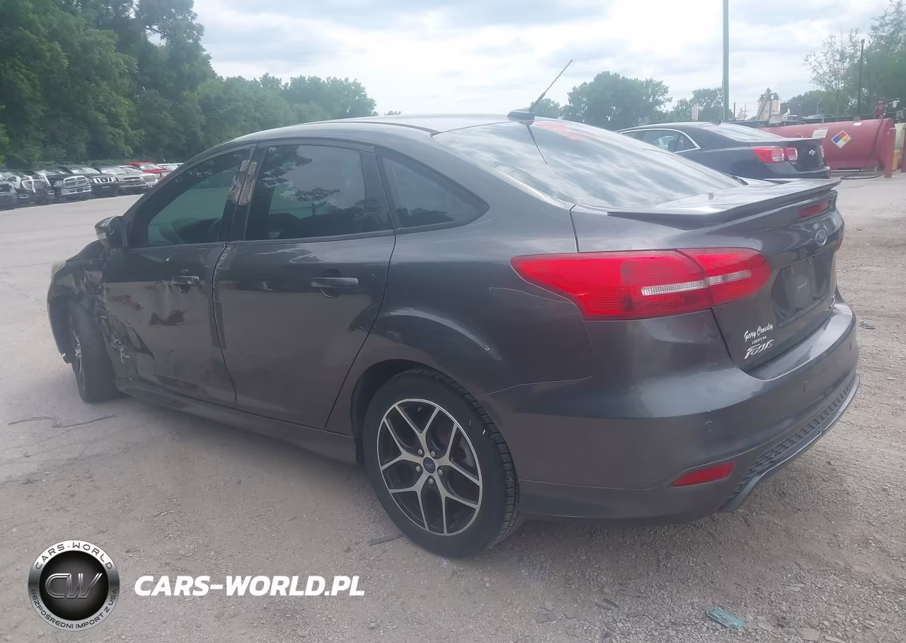 2015 Ford Focus Se VIN:1FADP3F21FL357157 - 3