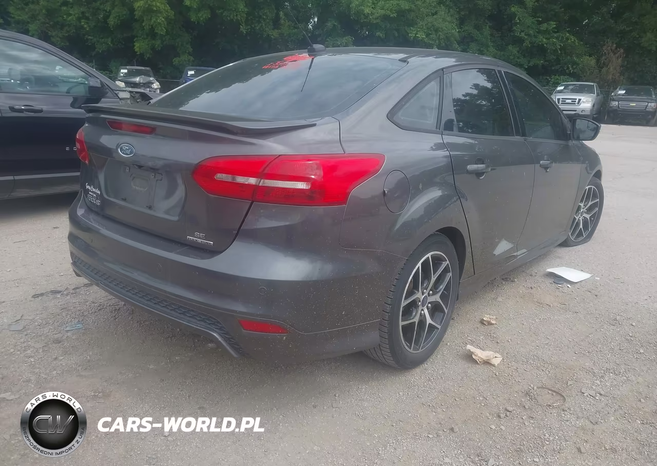2015 Ford Focus Se VIN:1FADP3F21FL357157 - 4