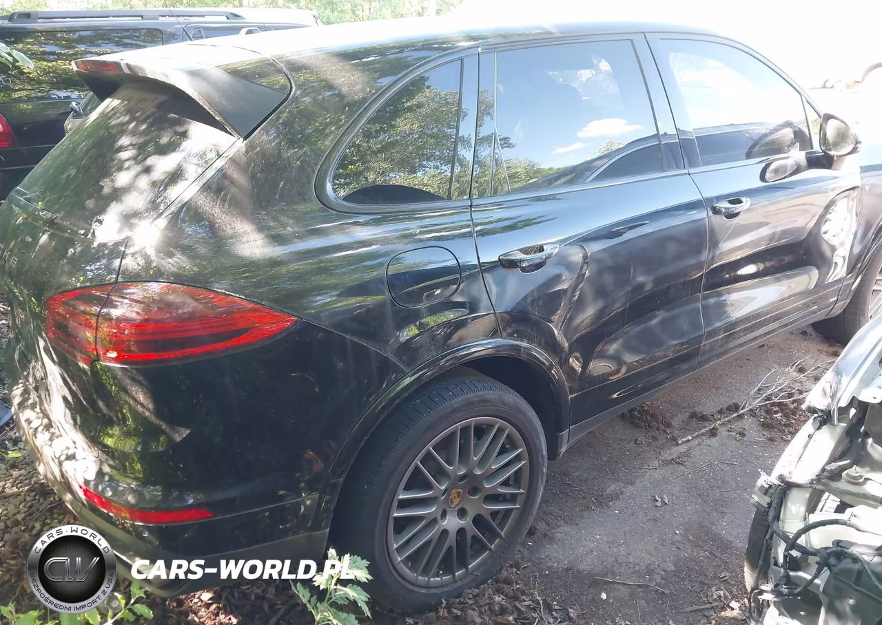 2017 Porsche Cayenne Platinum Edition VIN:WP1AA2A27HKA83017 - 4