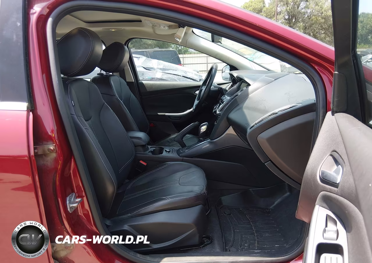 2014 Ford Focus Titanium VIN:1FADP3J23EL128033 - 5