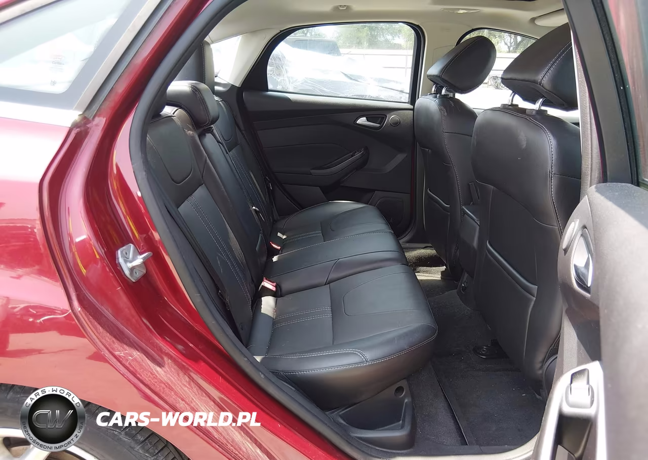 2014 Ford Focus Titanium VIN:1FADP3J23EL128033 - 8
