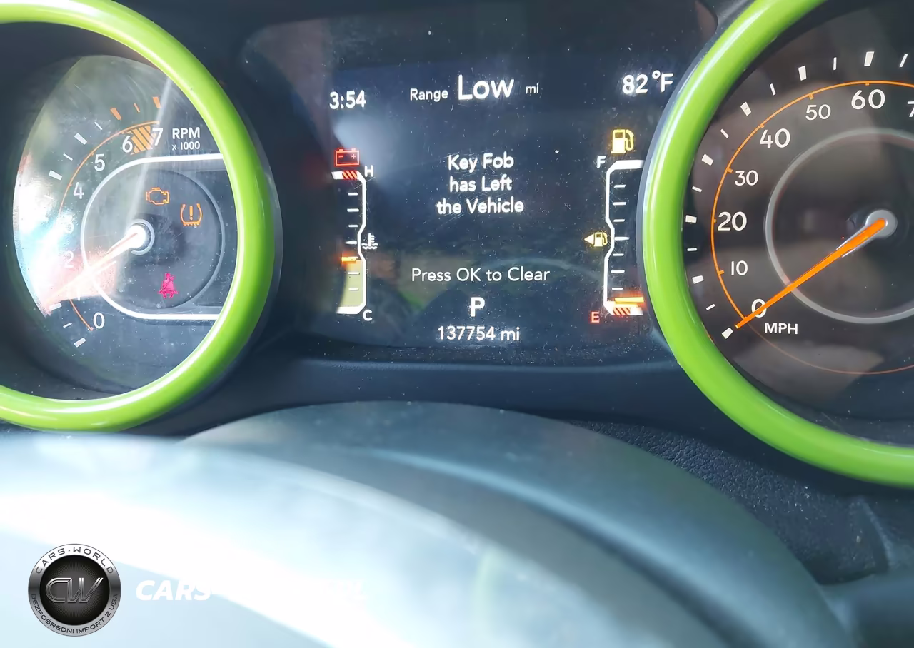 2019 Jeep Wrangler Unlimited Sahara 4X4 VIN:1C4HJXEN0KW590312 - 14